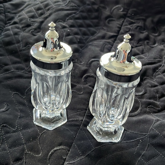 Vintage FOSTORIA REVERE Crystal Glass Chrome Salt and Pepper Shakers - Picture 3 of 8